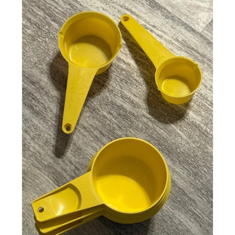 Vintage Tupperware Yellow Measuring Cups Set Harvest Gold‎ Nesting 5 Pieces
